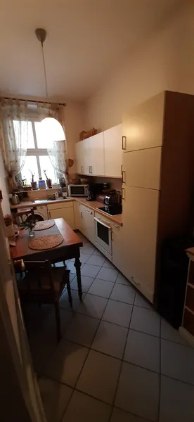 3-Zimmer-Altbau mit Stuck, Parkett und Loggia — photo 1